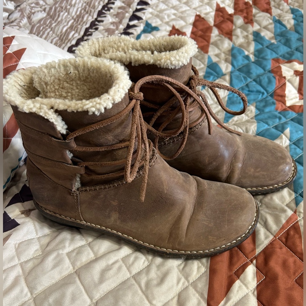 UGG Brown Shearling-Lined Lace-Up Ankle Boots